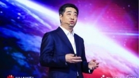華為輪值董事長胡厚崑：云是跑道智能是引擎