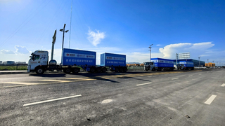 唯速智駕發(fā)布全國(guó)首套自動(dòng)駕駛模塊化汽車列車，啟動(dòng)中哈跨境示范