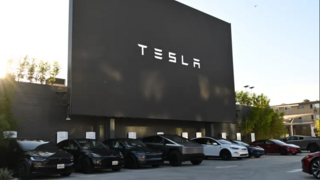 特斯拉籌備多年的復(fù)古餐廳充電站終于開業(yè)了