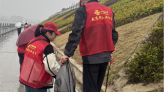 黃岡聯(lián)通公司志愿者助力河道環(huán)境整治，共繪生態(tài)新畫卷